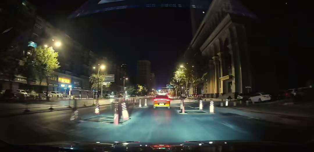 遼寧沈陽一路段出現大量路障，車輛需不斷轉彎“像極了開卡丁車”，律師解讀:商貿