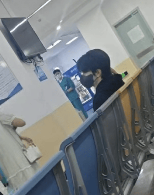 知名東北籍演員發生意外，劇組已送醫:商貿