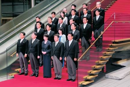 日本自民黨多名涉“黑金”丑聞議員出任新內閣要職:商貿