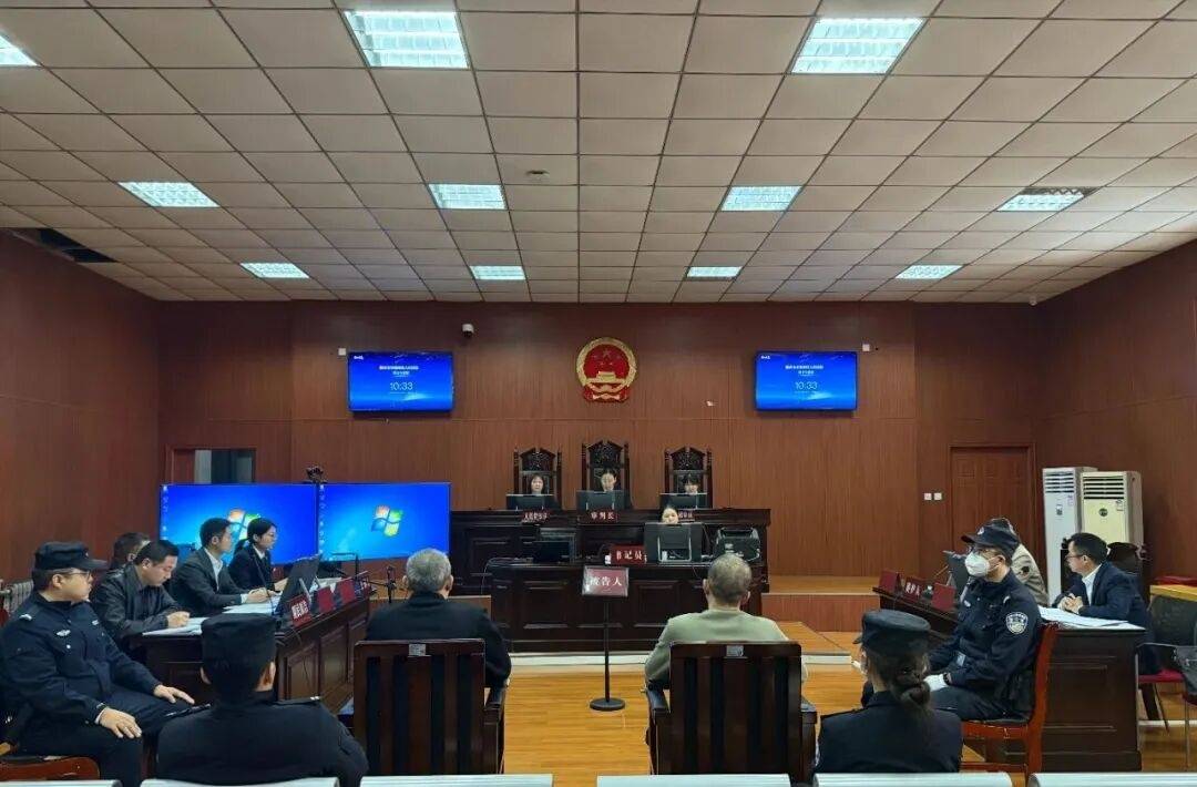 西安2人不滿小區裝停車樁，毆打保安致其骨折，物業經理錄像時也被打骨折:商貿