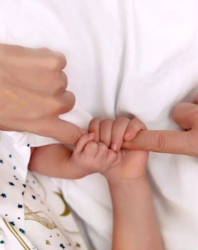 韓庚、盧靖姍官宣二胎得子，一家四口合照曝光:商貿