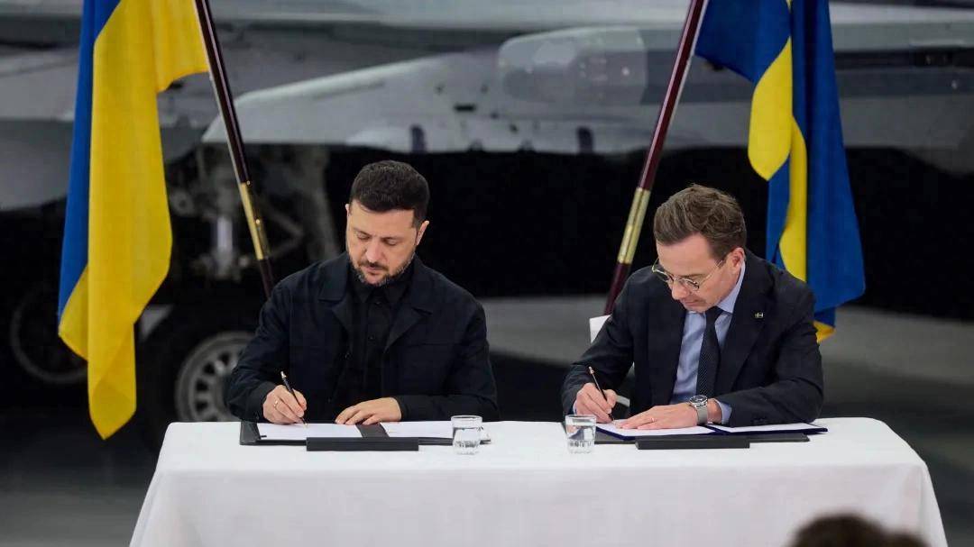 大手筆軍援烏克蘭，一口氣提供150架鷹獅戰斗機！瑞典防長：我們要擊落俄軍戰機:商貿