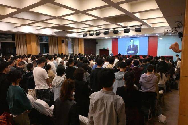 追憶楊振寧、趣說量子力學，潘建偉復旦開講！:商貿