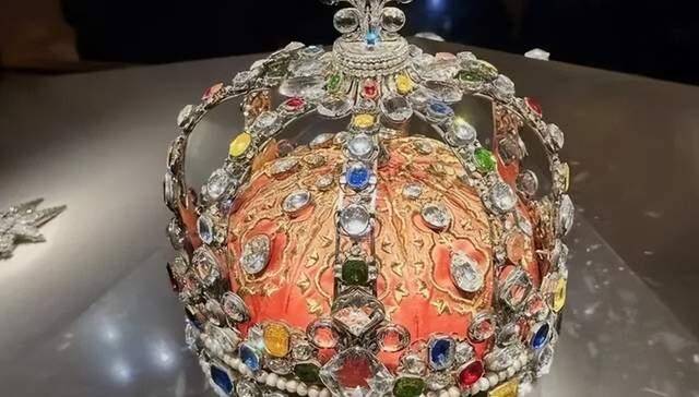 標價888萬，二手平臺驚現“盧浮宮珠寶”！客服回應：用戶可直接舉報！律師：售賣者或涉嫌違法:商貿