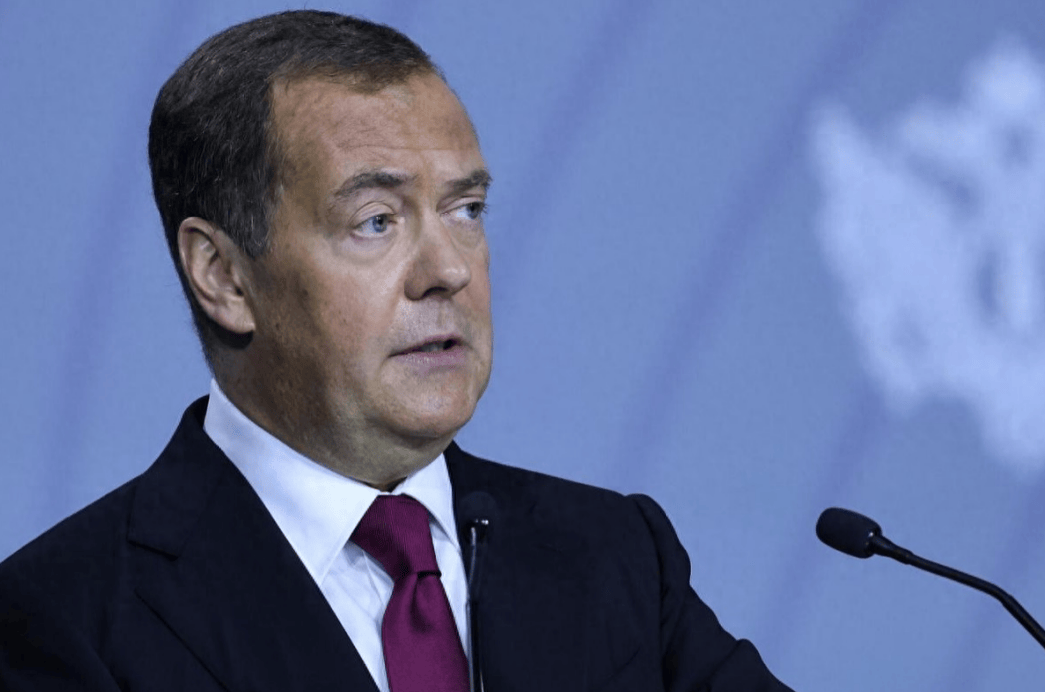 梅德韋杰夫用4個字，給特朗普定了性，讓俄羅斯放棄求和幻想:商貿