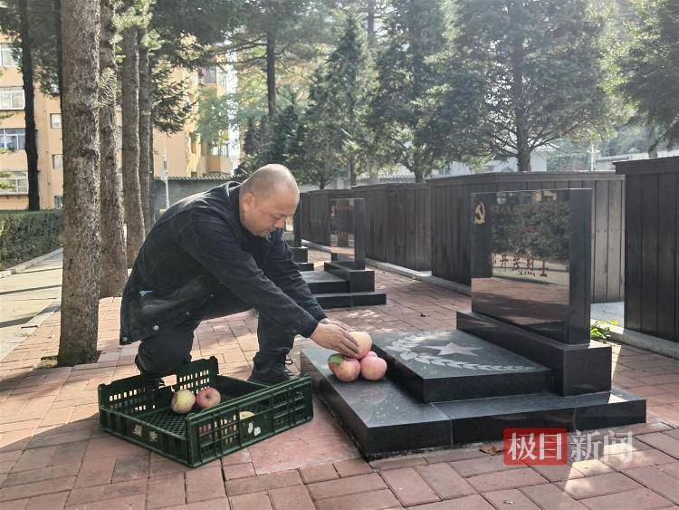 淚目！沈陽男子帶1650個蘋果到丹東抗美援朝烈士陵園:商貿