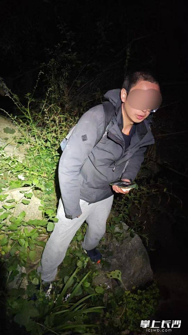 失溫驢友在懸崖邊呼救“我好冷！”長沙市藍天救援隊星夜馳援:商貿