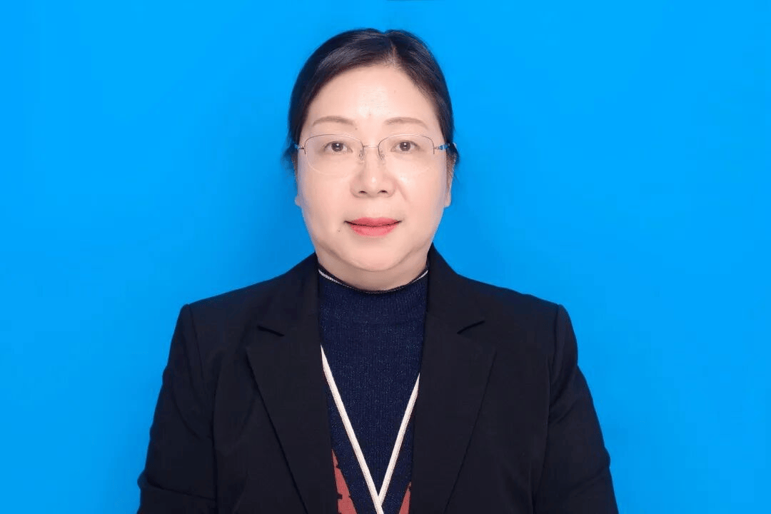 劉松梅，主動投案:商貿