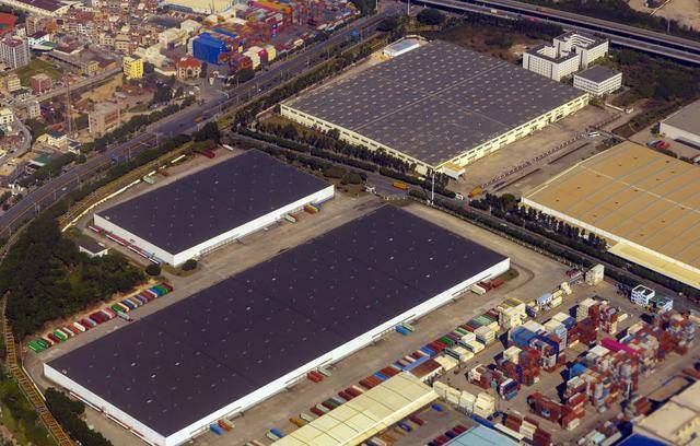 買阿迪達斯羽絨服的人<strong></p>
<p>商貿</strong>，被上了一課:商貿