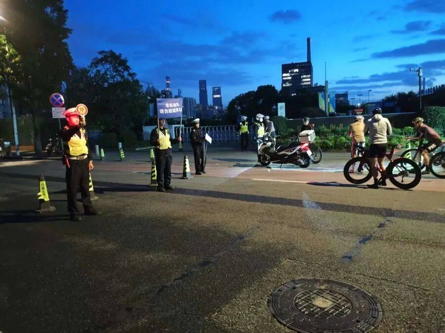 上海警方嚴查<strong></p>
<p>商貿</strong>！本周又有數十位市民被罰！12345被打爆！:商貿