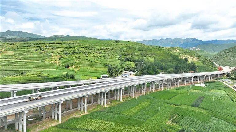 云南這條高速公路即將通車并聯網收費！:商貿
