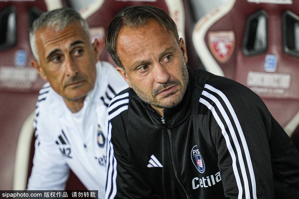 沖突升級！勞塔羅與孔蒂場邊長達數分鐘對峙，網友熱議這場的爭議性決策:商貿