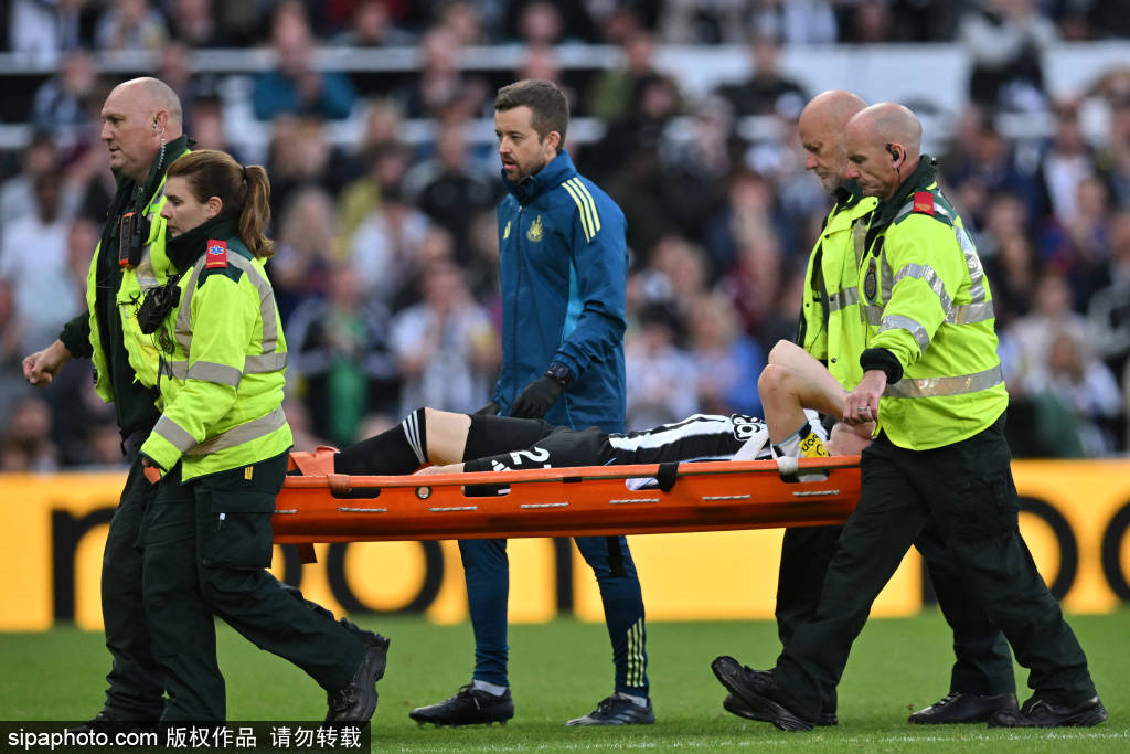 德里赫特慶祝勝利：曼聯4-2逆轉布萊頓背后的戰術解析與團隊精神:商貿