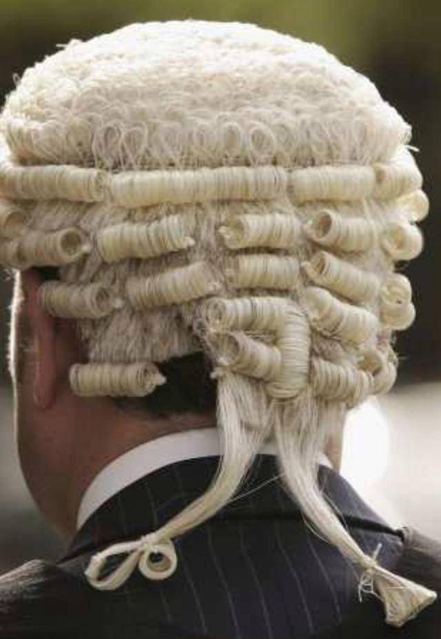 英國終結350年刑事法庭律師戴假發傳統:商貿