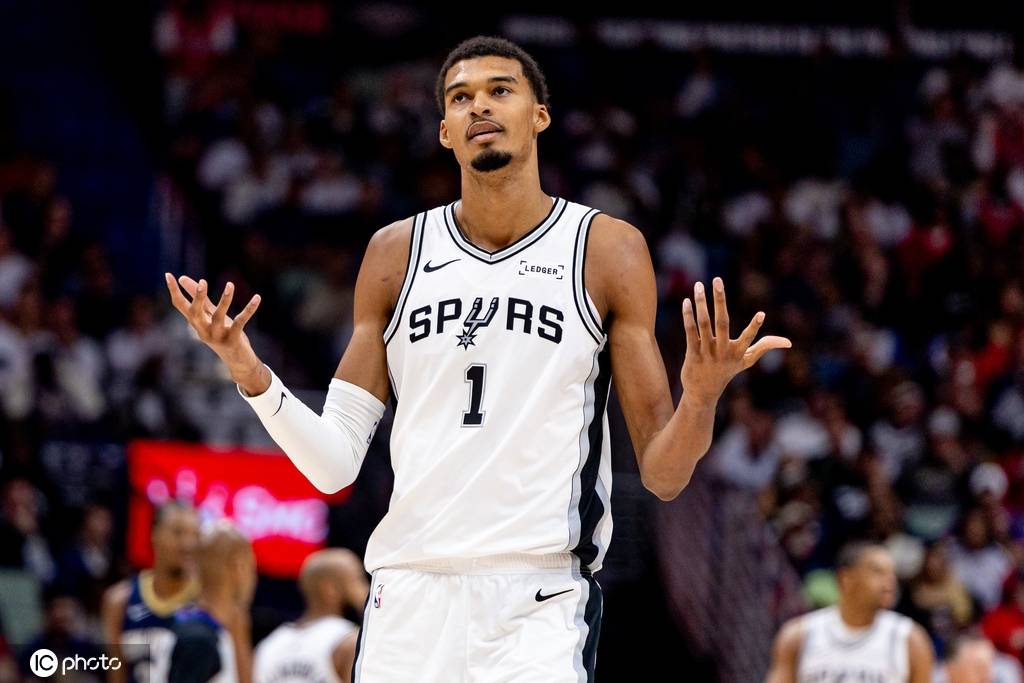 文班亞馬31+14托馬斯40分 馬刺擊敗籃網三連勝:商貿