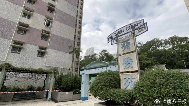 香港26歲男大學生在家看色情片，頸部纏繞藍布窒息死亡，警方回應:商貿